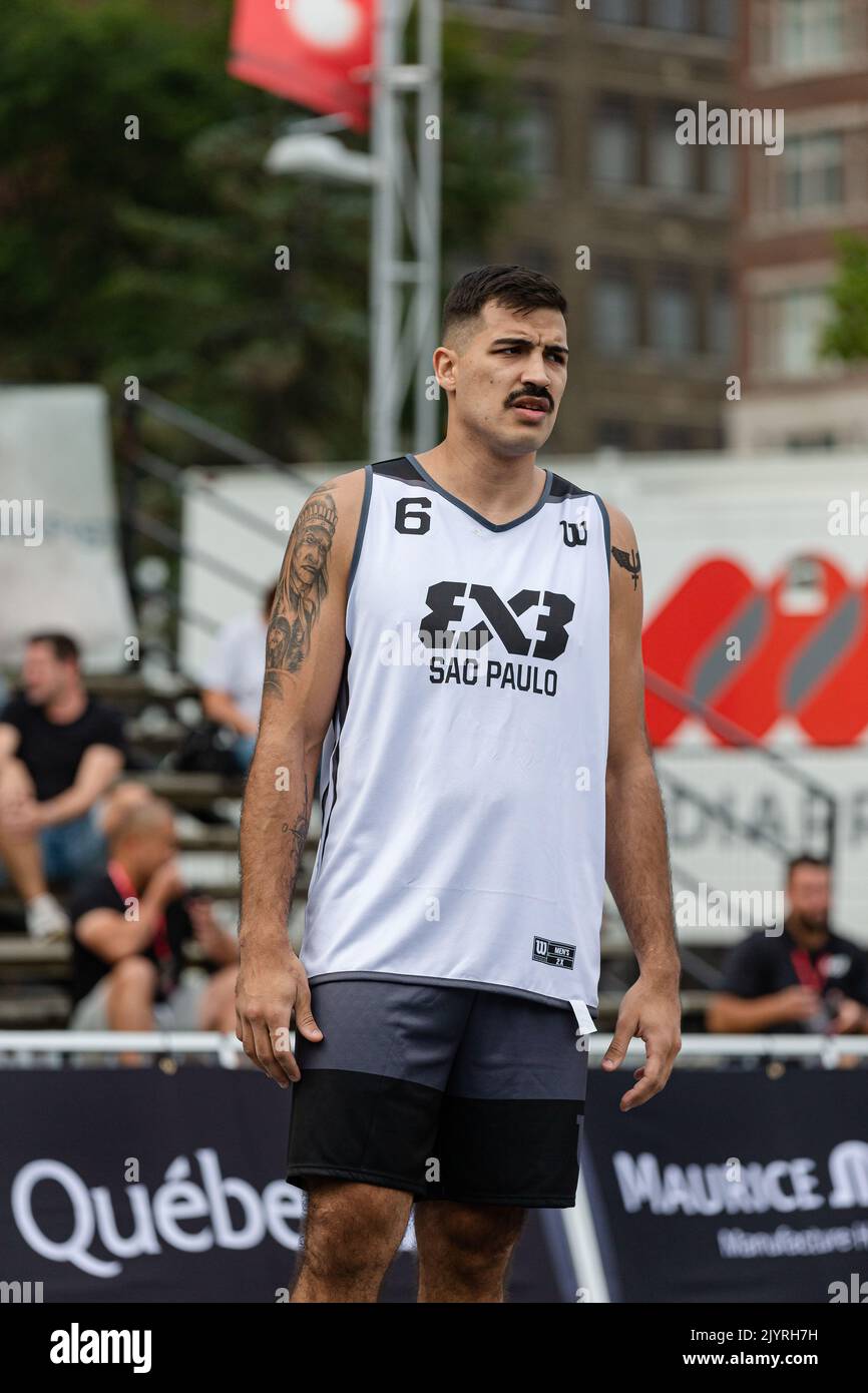 Montreal, Kanada, 03. September 2022: André Ferros während des Teams São Paulo DC aus Brasilien während der Qualifikationsrunde der 2022 FIBA 3x3 World Tour Montreal Masters auf dem Place des Festivals in Montreal, Kanada. Team Gatineau aus Kanada gewann das Spiel mit der Punktzahl 21-20. Stockfoto