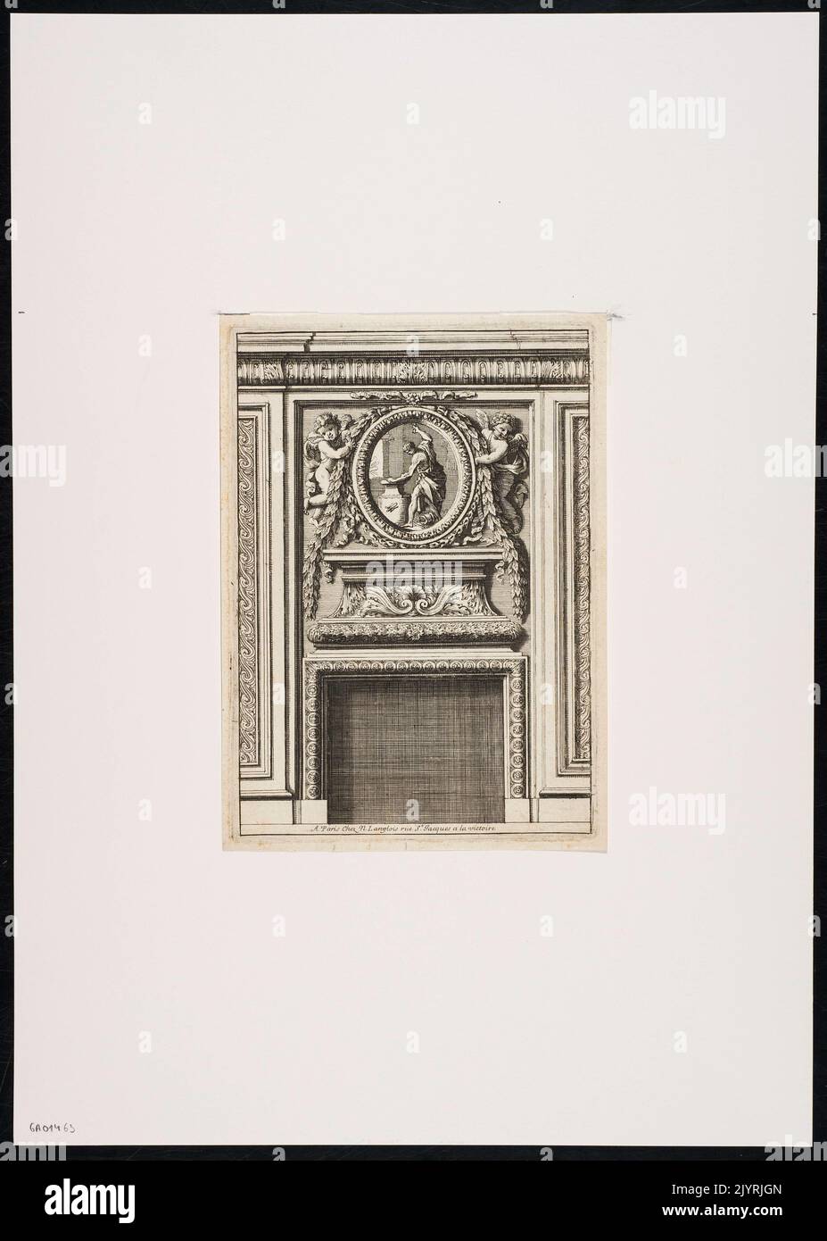 Der Kaminmantel ist detailliert gestaltet, darunter ein Schmied bei der Arbeit, begleitet von zwei Putten, mythischen Figuren, die oft in der Barockkunst zu finden sind und die Liebe und den göttlichen Schutz symbolisieren. Stockfoto