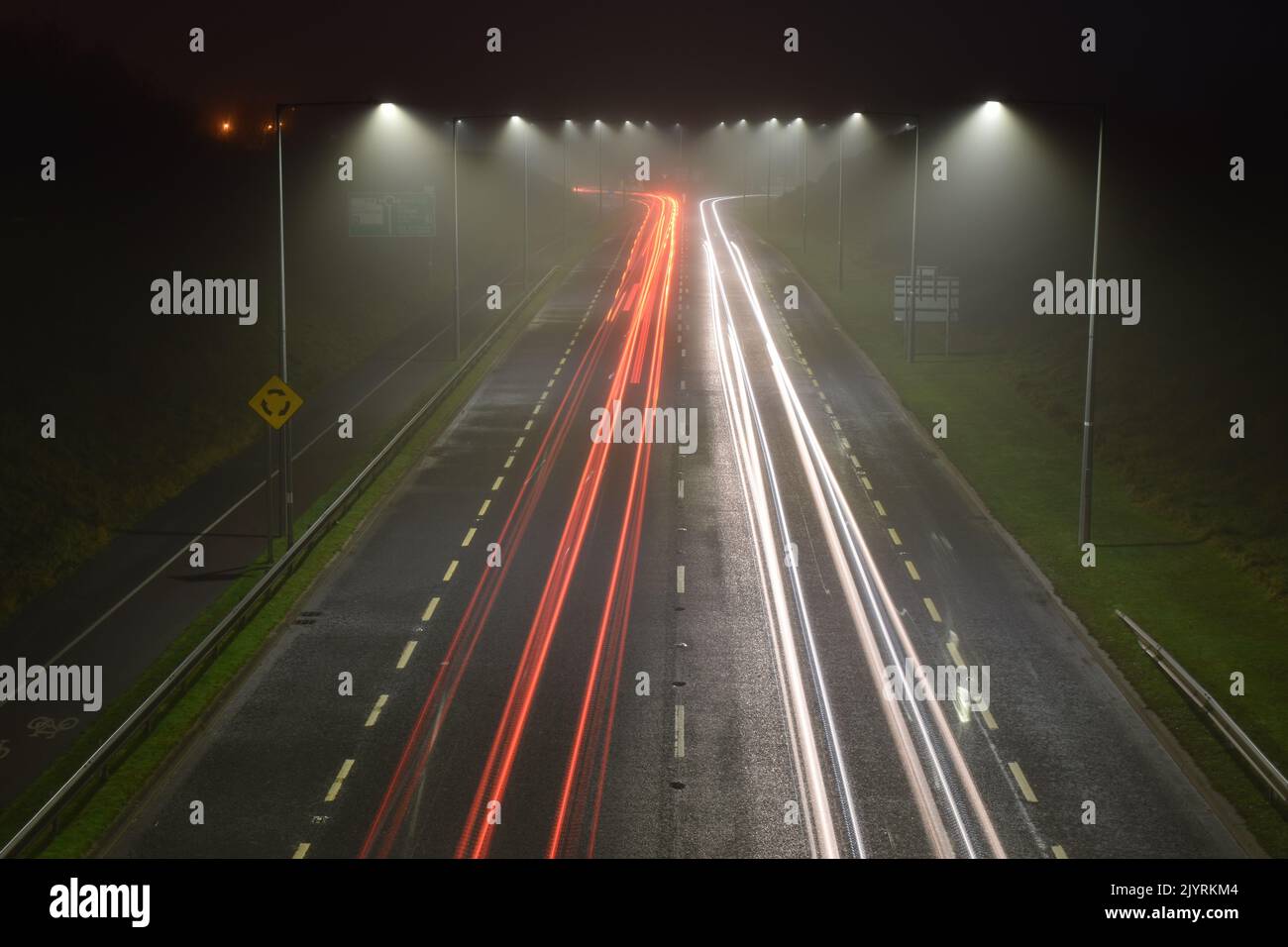 Light Trail auf der Ring Road, Kilkenny, Irland Stockfoto