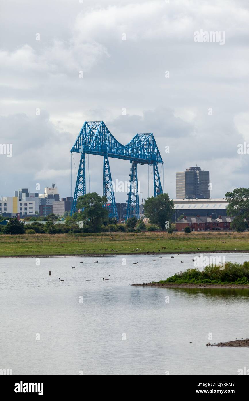 Blick auf die Tees Transporter Bridge von RSPB Saltholme, Middlesbrough England Stockfoto