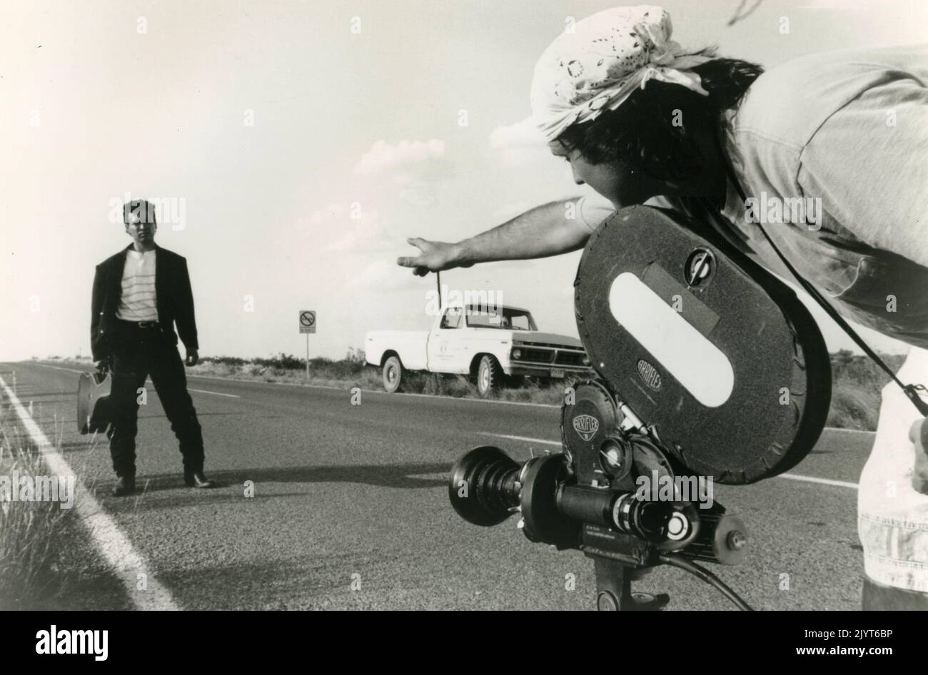 Der amerikanische Regisseur, Produzent und Kameramann Robert Rodriguez während der Dreharbeiten zum Film El Mariachi, USA 1992 Stockfoto
