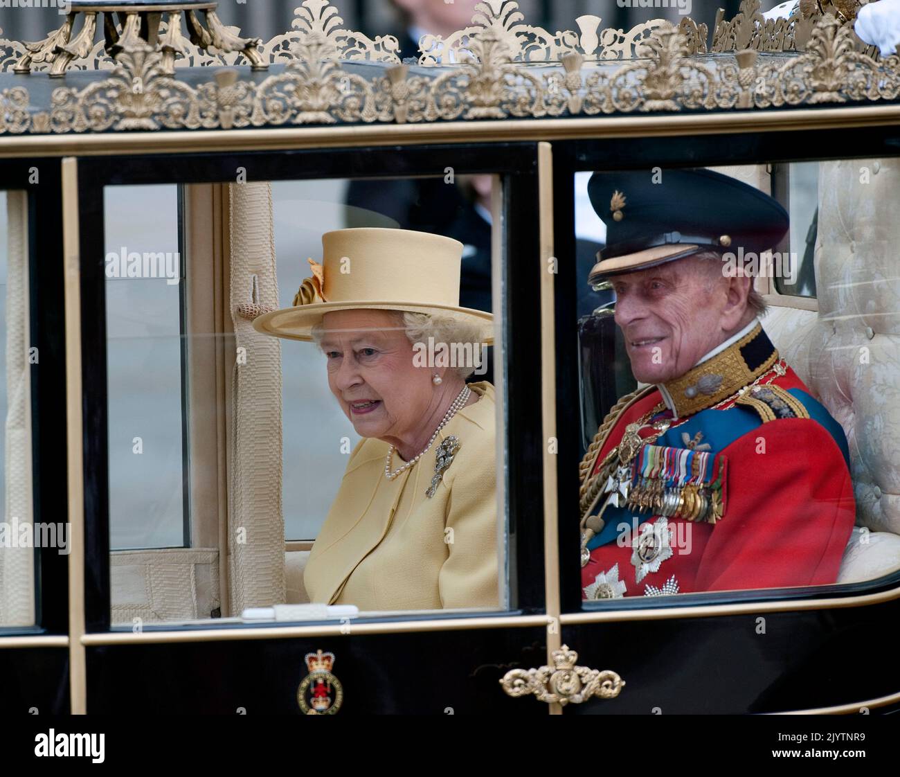 LONDON 20110429Queen Elizabeth und Prince Philip werden nach der Hochzeit von Prinz William und Kate Middleton in der Westminster Abbey in London, England, 29. April 2011 gesehen Foto Jonas Ekströmer / SCANPIX kod 10030 Stockfoto