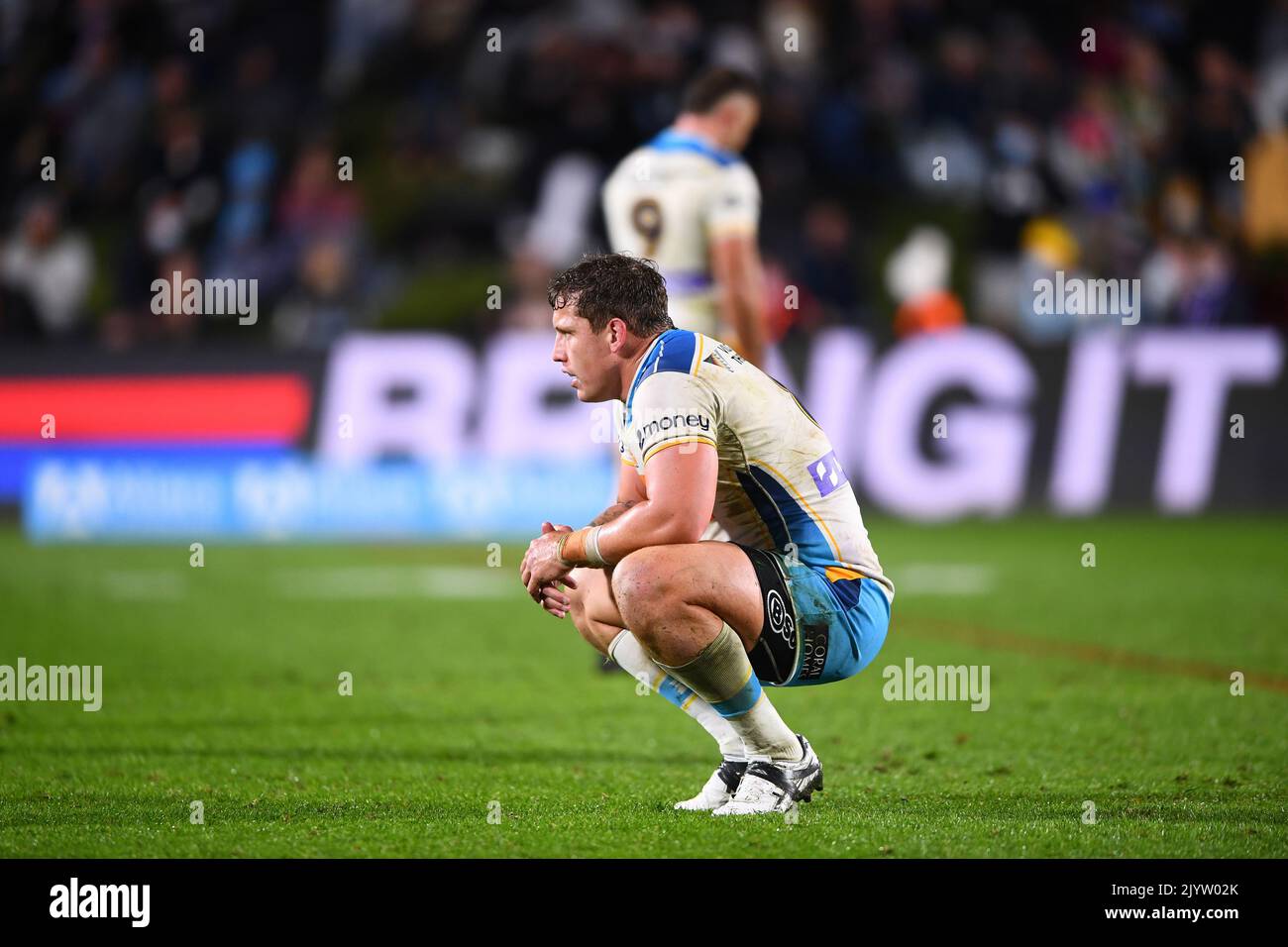 Titans-Spieler Jarrod Wallace schaut am Donnerstag, den 26. August 2021, nach dem NRL-Spiel der Runde 24 zwischen den Newcastle Knights und den Gold Coast Titanen im Sunshine Coast Stadium an der Sunshine Coast. (AAP IMAGE/DAVE HUNT) KEINE ARCHIVIERUNG, NUR REDAKTIONELLE VERWENDUNG ** AUSSCHLIESSLICH REDAKTIONELLE VERWENDUNG, KEINE KOMMERZIELLE NUTZUNG, KEINE BÜCHER ** Stockfoto