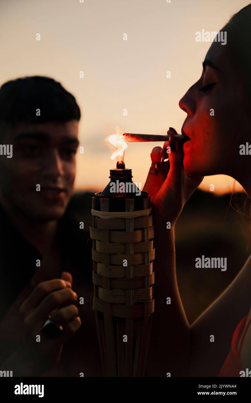 Liebe ist die droge Fotos und Bildmaterial in hoher Auflösung Alamy