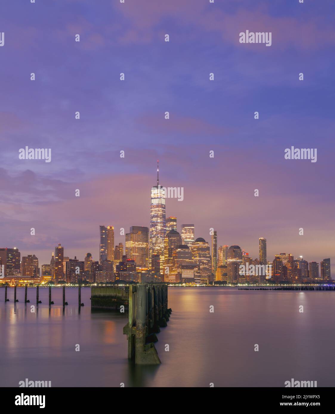 New York City wunderschöne Skyline Marina Wolkenkratzer Stockfoto