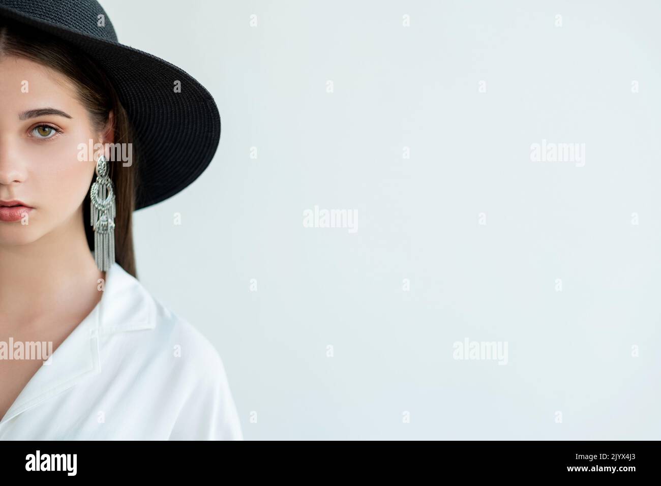 Trend Mode casual Outfit elegante junge Frau Stockfoto