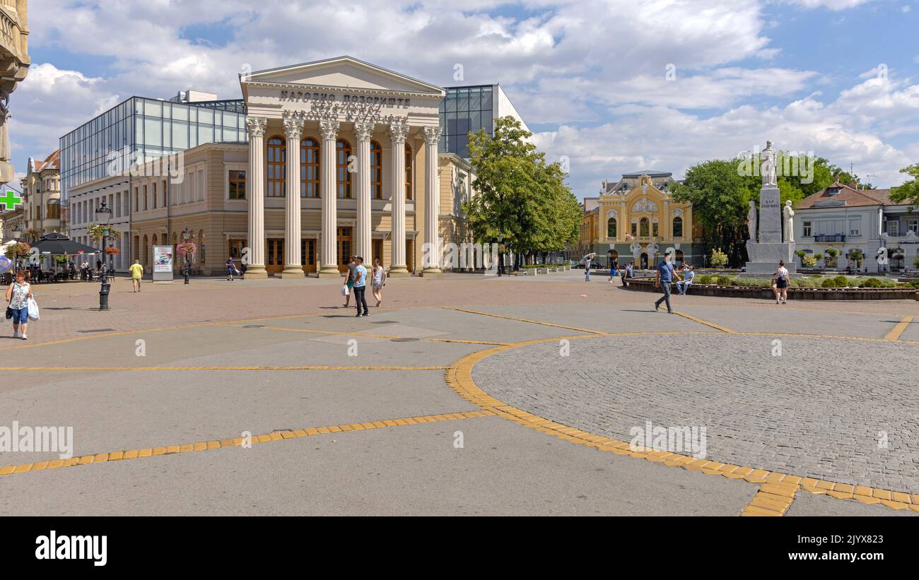 Subotica, Serbien - 01. August 2022: Nationaltheatergebäude am Liberty Square heißer Sommertag. Stockfoto