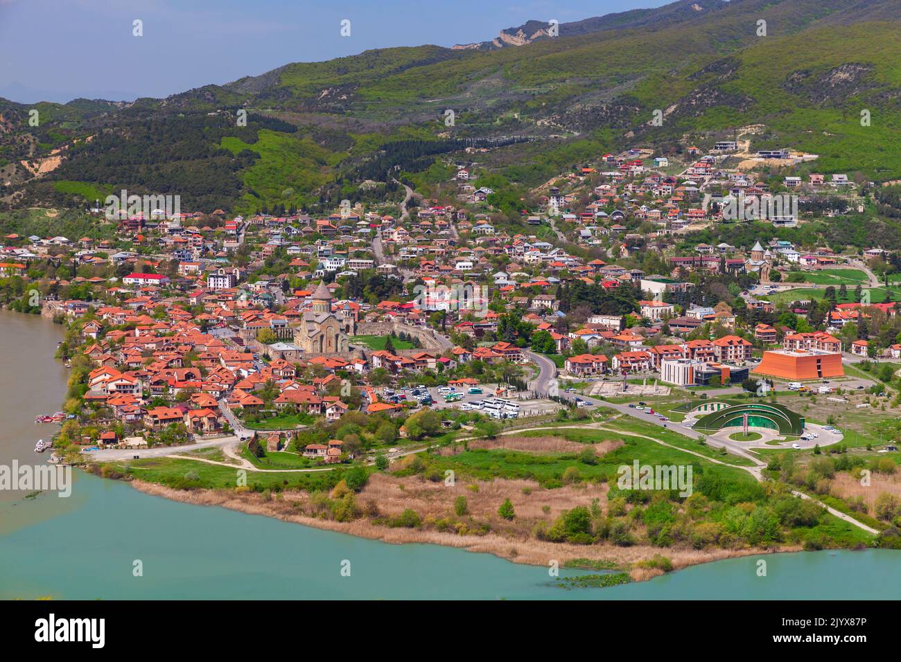 Mzcheta Stadt Luftaufnahme. Dies ist eine der ältesten Städte Georgiens und seine ehemalige Hauptstadt Stockfoto