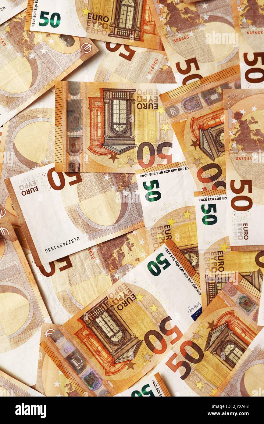 Hintergrund der Banknoten 50 Euro schön angelegt. Euro-Geld. Banken der Europäischen Union, finanzielle Einsparungen. Konzept der Wirtschaft. Banken, Geld, Reichtum Stockfoto
