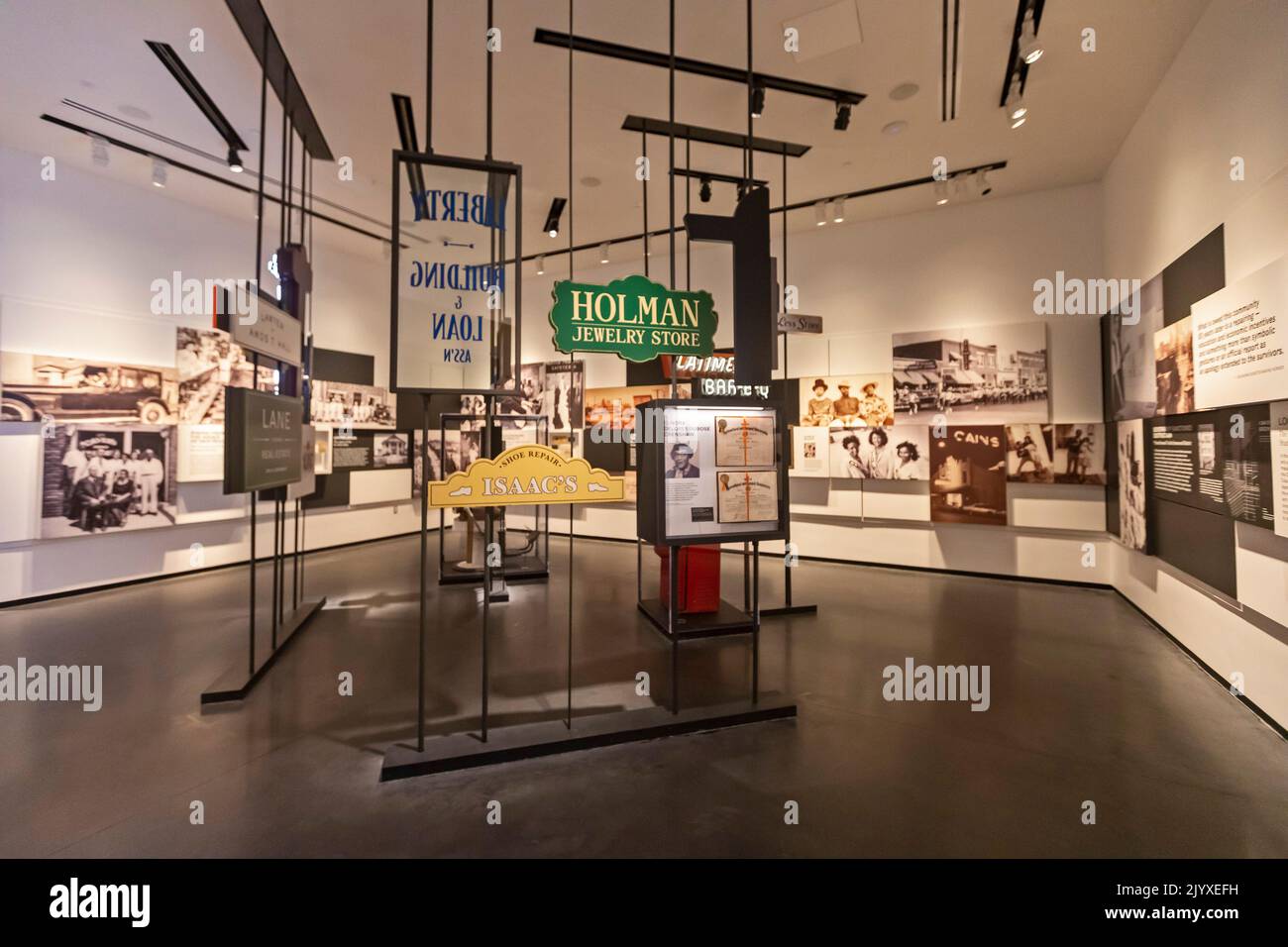 Tulsa, Oklahoma - das Greenwood Rising Museum erzählt die Geschichte von Tulsas 'Black Wall Street', sowohl vor als auch nach dem Rennmassaker von 1921. Stockfoto