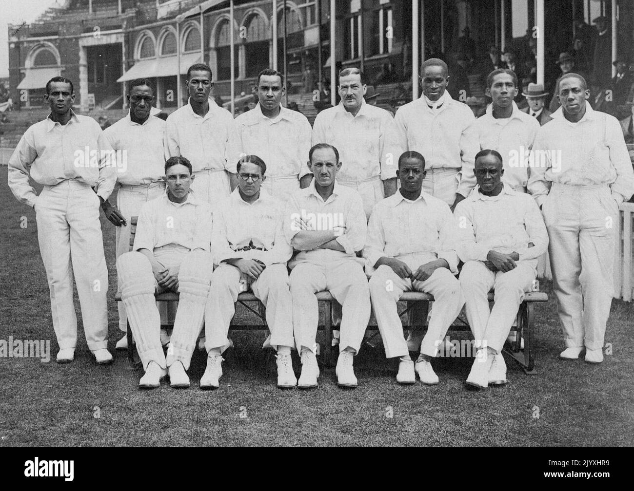 Coloured Cricketers – das West Indies-Team, das im Testspiel gegen England eine schlechte Darstellung machte. Constantine, der prominenteste der westindischen Bowler, ist auf der äußersten rechten, hinteren Reihe zu sehen. 22. Juni 1949. (Foto von Central News). Stockfoto