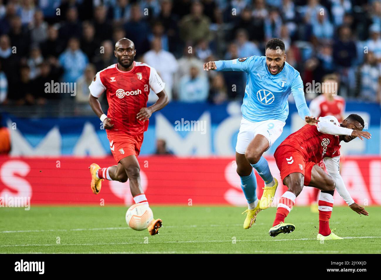 Fabiano von Braga und Isaac Kiese Thelin von Malmo während des Fußballspiels der UEFA Europa League Gruppe D zwischen Malmo FF und Braga im Eleda Stadion in Ma Stockfoto