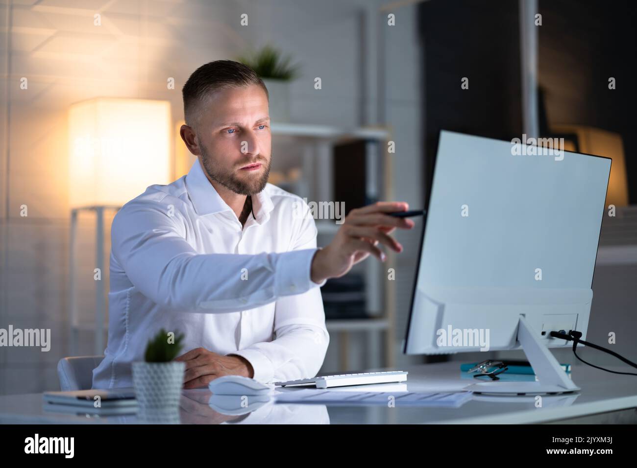 KPI Business Analytics Data Dashboard. Analyst, Der Computer Verwendet Stockfoto