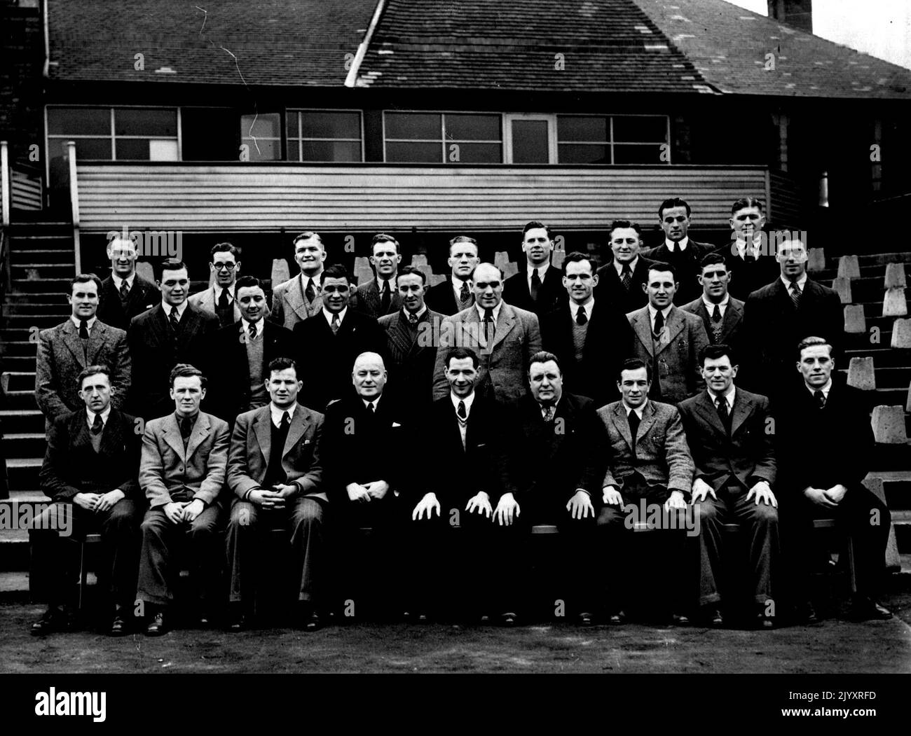 Rugby League Touring Side für Australien -- Back Row, von links nach rechts: D. Phillips (Belle Vue); T. Danby (Salford); K. Traill (Bradford Northern); F. Osraonde (Swinton); J.Featherston (Warrington); E. Ashcroft (Wigan); D. Laughton (Widnes); A. Daniels (Halifax); E. Gwyther (Belle Vue). Centre, L. to R: M. Ryan (Wigan); H. Murphy (Wakefield); J. Ledgard (Leigh); F. Higgins (Widnes);W. Horne; K. Gee (Wigan); J. Cunliffe (Wigan); A. Pepperill (Workington); R. Ryan (Warrington); H. Street (Dewsbury). Vorne, links nach R: J. Hilton (Wigan); R. Williams (Leeds): J. Egan (Wigan) (V.Capt); T. Spedding (einer von Stockfoto
