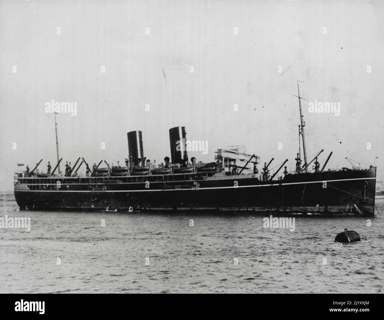 British Merchant Cruiser Lost -- der bewaffnete Handelskreuzer 'Rawalpindi' berühmter P. und O. Liner von 16.697 Tonnen, der in ein Kriegsschiff umgewandelt wurde, das versenkt wurde, wird angekündigt, und es werden fast 300 Menschenleben befürchtet, verloren zu sein. 27. November 1939. (Foto von London News Agency Photos Ltd.). Stockfoto