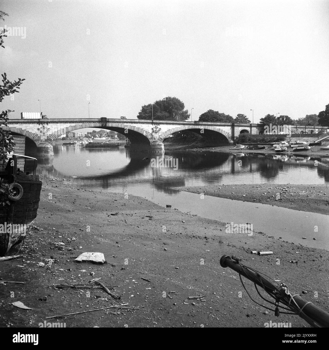 1976: Aktenfoto vom 1976. August der Themse während der Dürre des Sommers. Ausgabedatum: Donnerstag, 8. September 2022. Stockfoto