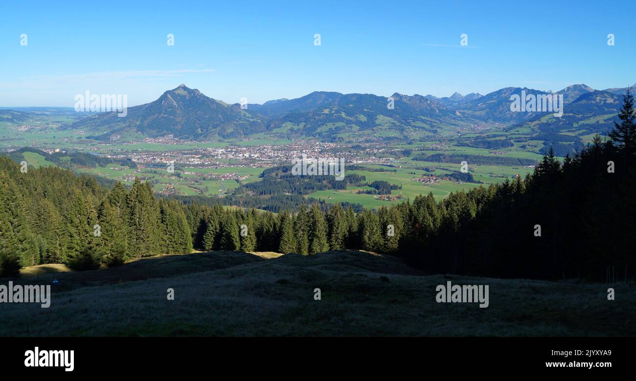 Die malerischen bayerischen Alpen rund um die Stadt Sonthofen im südlichsten Teil Deutschlands, der Region Oberallgäu Stockfoto