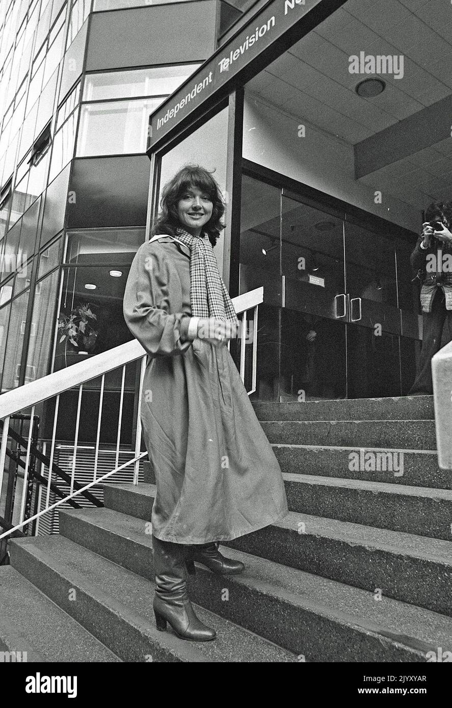 1978: Datei-Foto vom 1978. Februar von Anna Ford, die im ITN House ankam, um ihre erste weibliche Nachrichtensprecher zu werden. Ausgabedatum: Donnerstag, 8. September 2022. Stockfoto