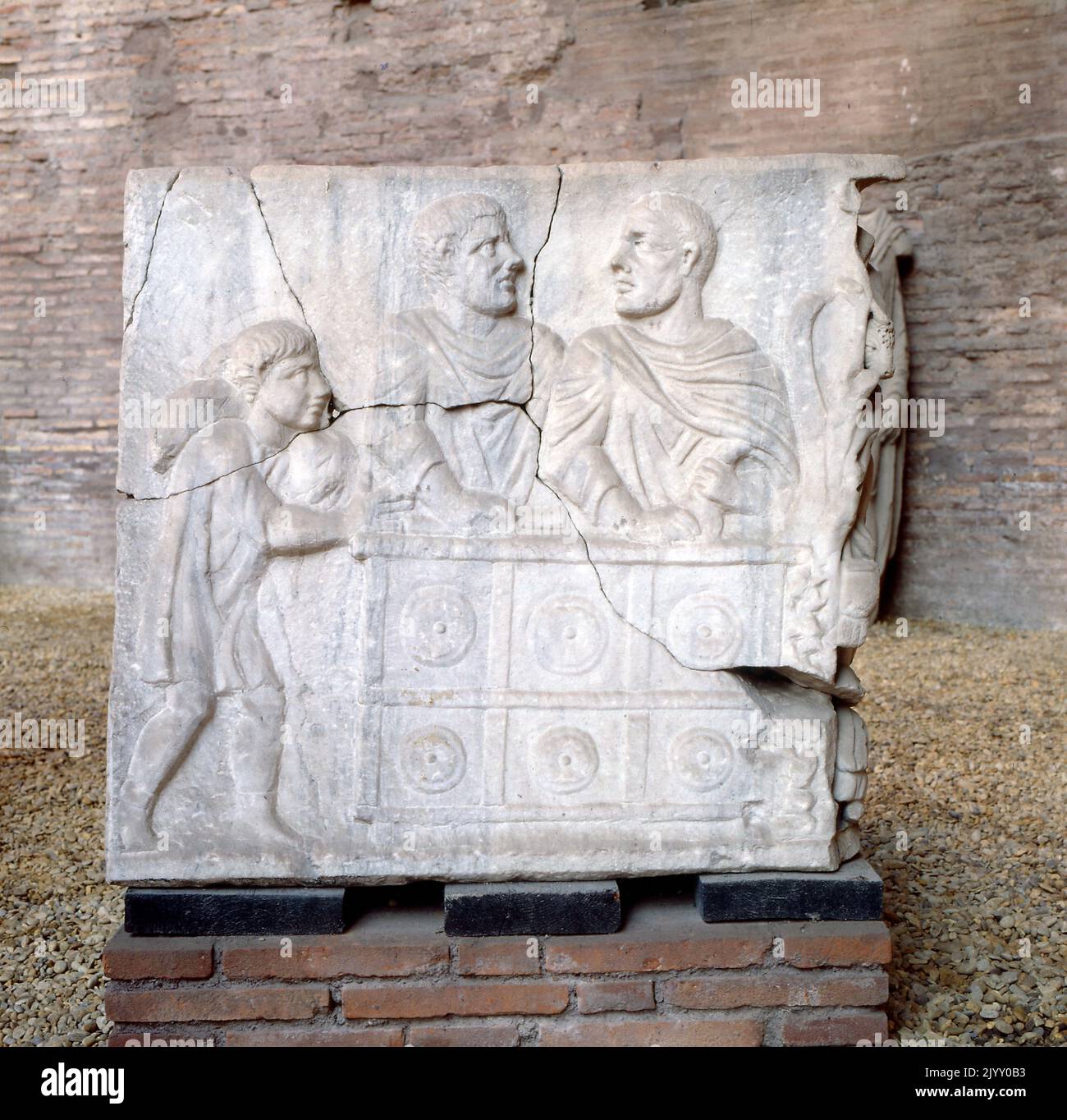 Steinrelief, das einen Geldwechsler-Laden darstellt, Roman aus dem 2.. Jahrhundert n. Chr. Nationalmuseum, Rom, Italien. Stockfoto