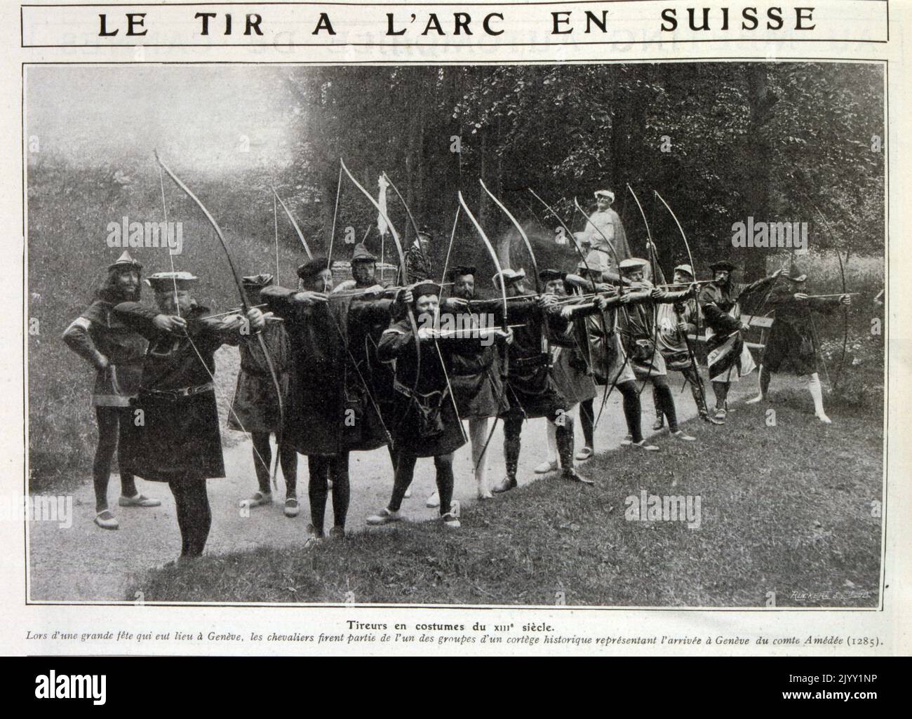 Foto der Nachstellung des Schweizer Bogenschießwettbewerbs des 13.. Jahrhunderts. 1905 Stockfoto