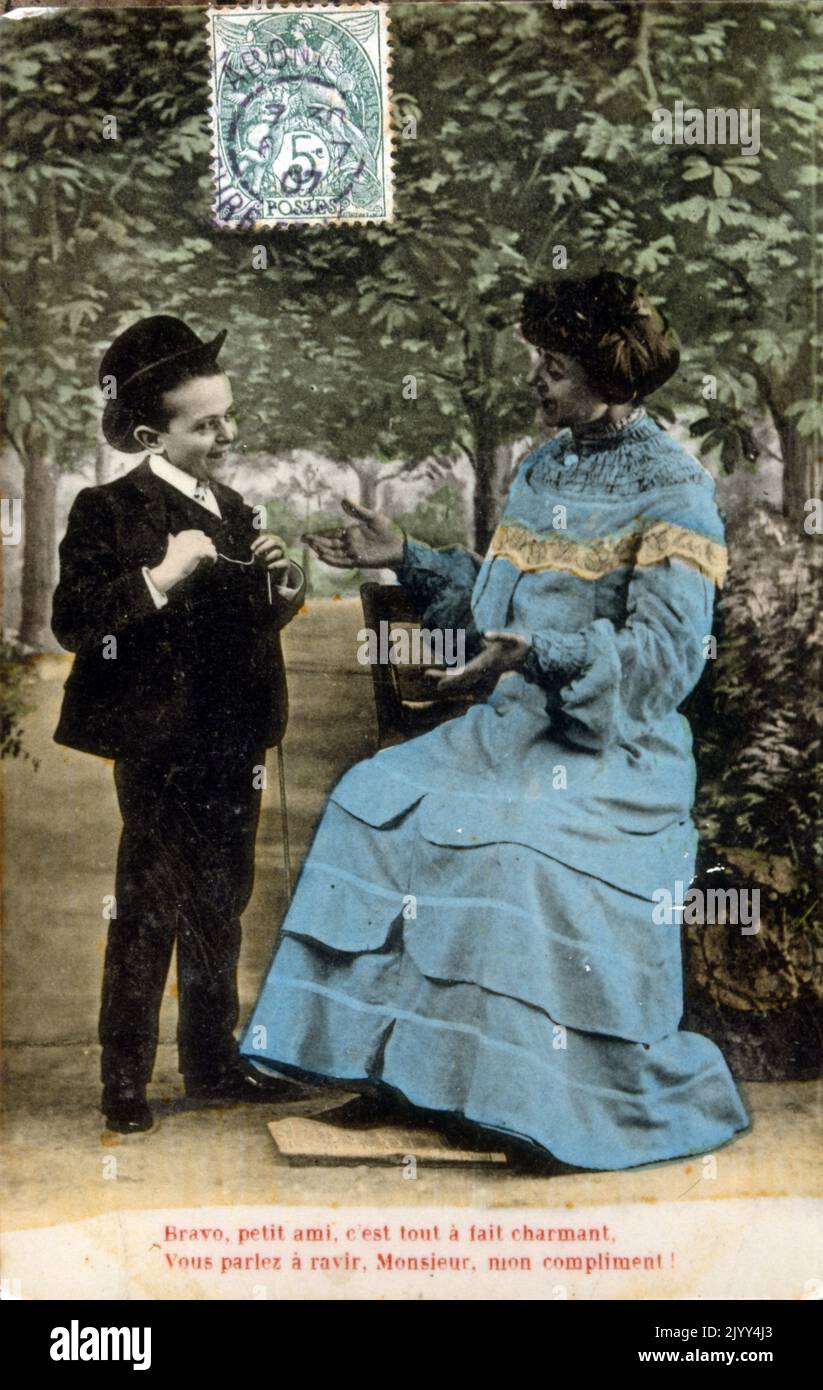 Französische Vintage-Postkarte mit einem Foto von einem Mann und einer Frau in einem romantischen Setting. 1900 Stockfoto