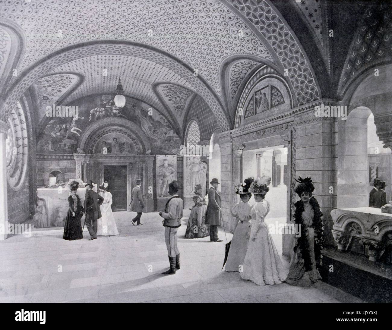 Ausstellung Universelle (Weltausstellung) Paris, 1900; Schwarz-Weiß-Fotografie, die das Innere eines ungarischen Palastes zeigt. Stockfoto