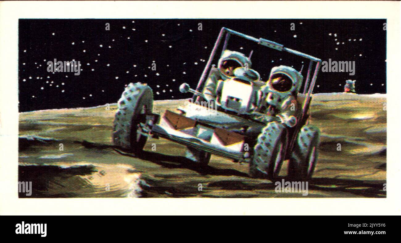 Aus einer Serie von Karten für Brooke Bond Tea; 1973; „The Race into Space“, illustriert von David Lawson; illustrierte Farbaufnahme des Lunar Roving Vehicle, das von Apollo 16, 17, 18 und 19 getragen werden soll (Eine Serie von 50 Karten, Nr. L 42, S. Stockfoto