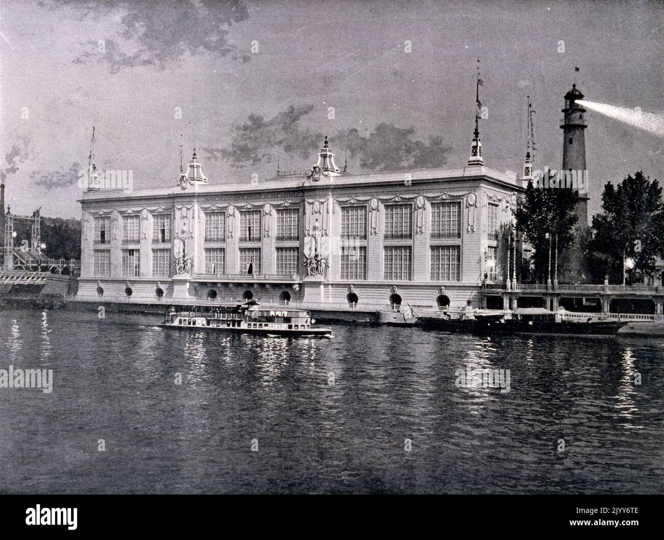 Ausstellung Universelle (Weltausstellung) Paris, 1900; Blick auf die seine des Kongresspalastes für Wirtschaft und Soziales. Stockfoto