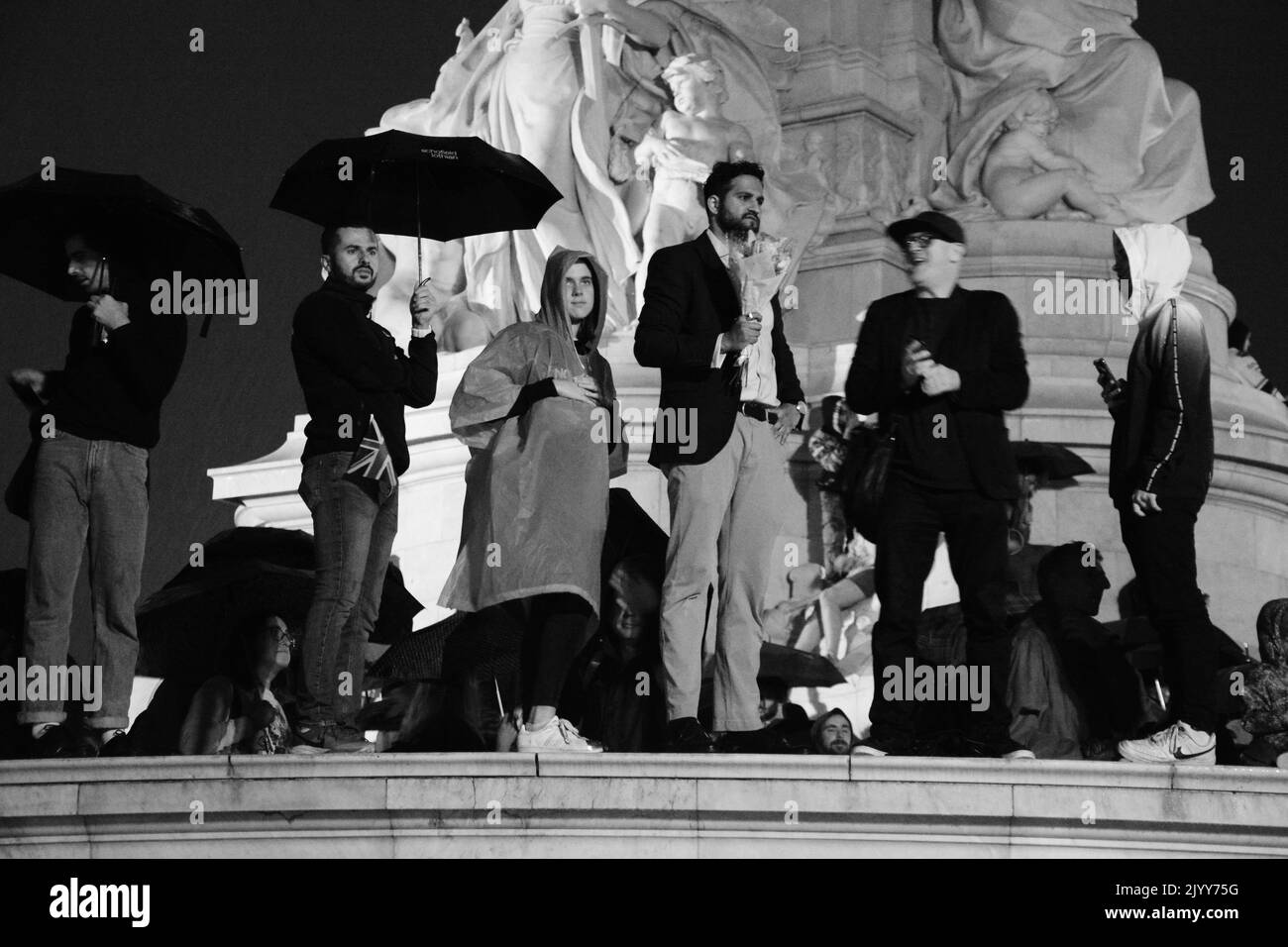 Vor dem Buckingham Palace am Tag des Todes von Königin Elizabeth II Stockfoto