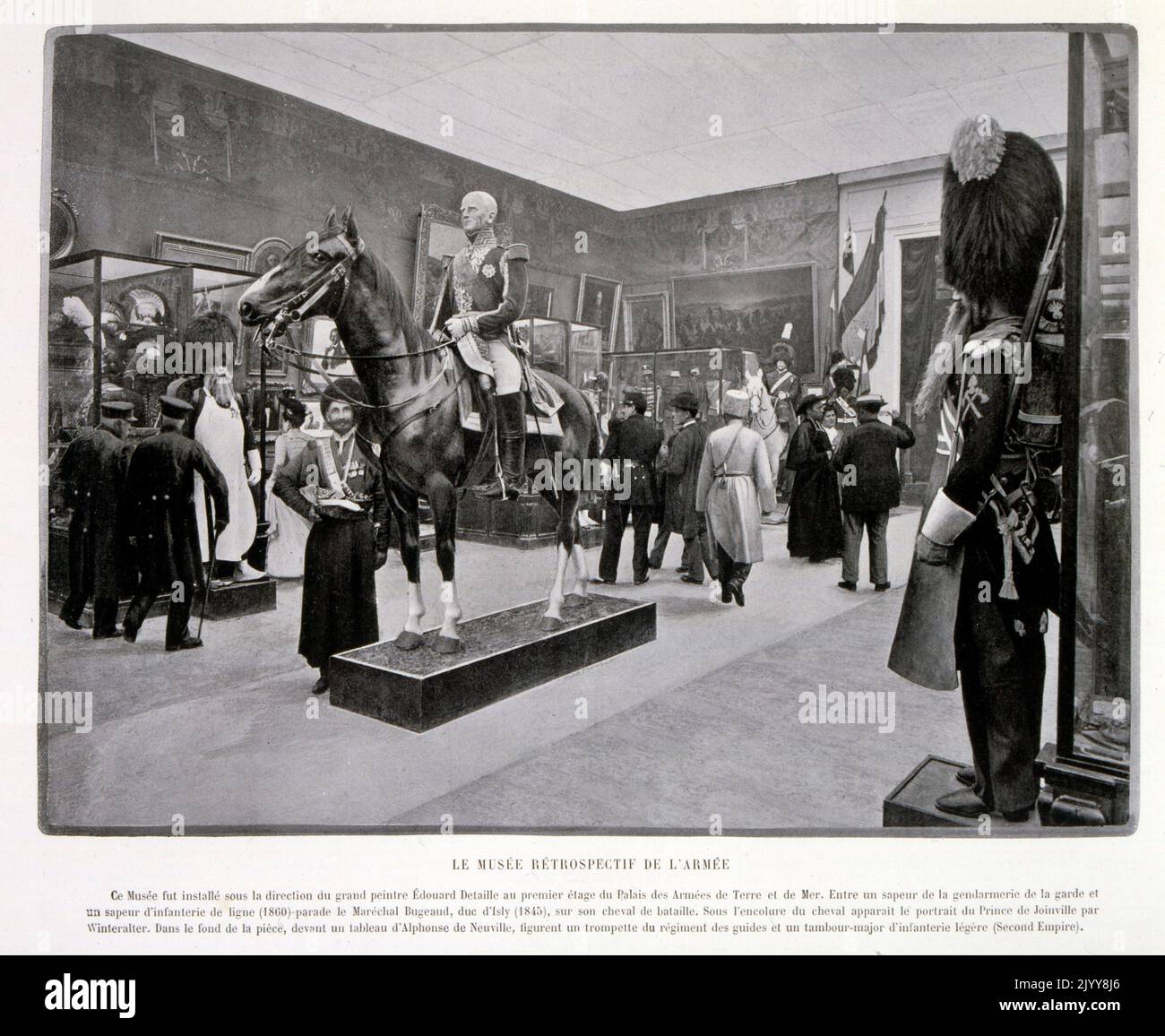 Ausstellung Universelle (Weltausstellung) Paris, 1889; Schwarz-Weiß-Fotografie des Museums für Geschichte der Armee, zeigt Mannequins von Männern auf dem Pferderücken und in verschiedenen Arten von Militäruniformen; Innenaufnahme. Stockfoto