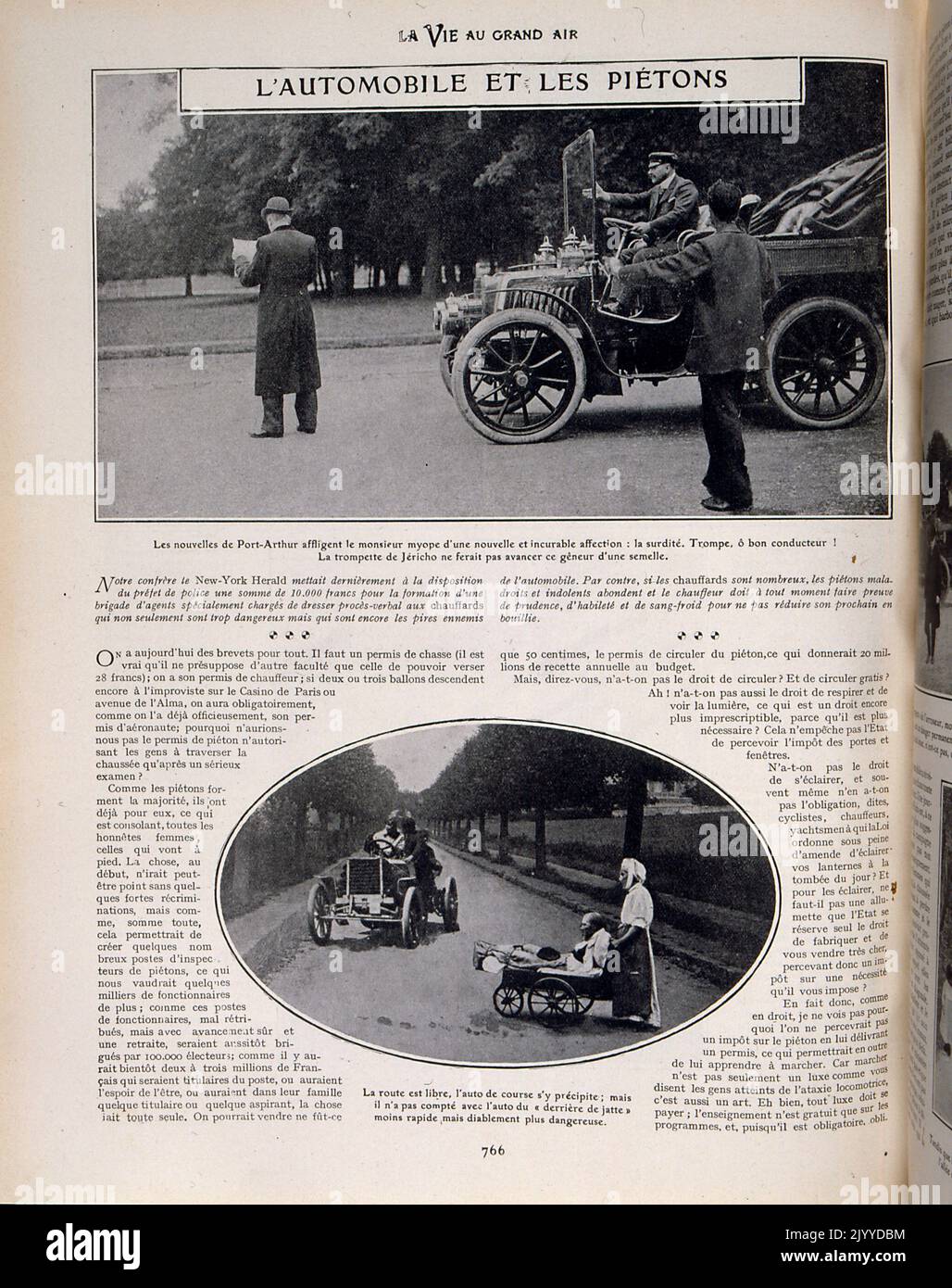 Aus dem Magazin La Vie au Grand Air (Leben im Freien); Schwarz-Weiß-Fotos von Autos und Fußgängern, die auf der Straße unterwegs sind. Stockfoto