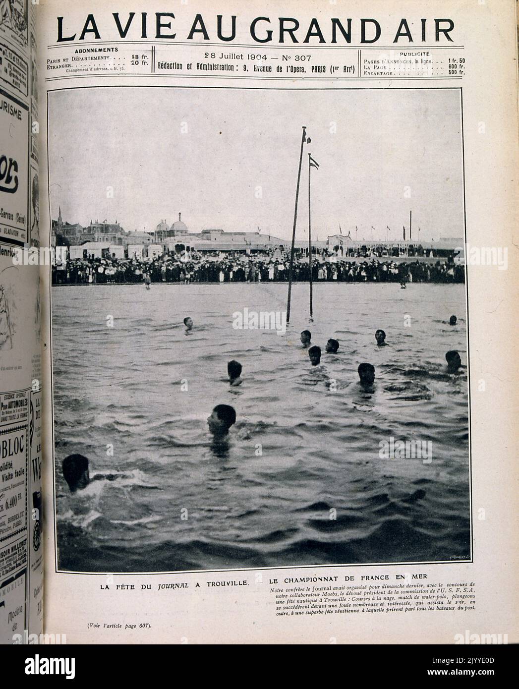 Aus der Zeitschrift La Vie au Grand Air (Life in the Outdoors); schwarz-weißes Deckblatt vom 28. Juli 1904 mit den Schwimmweltmeisterschaften in Trouville. Stockfoto
