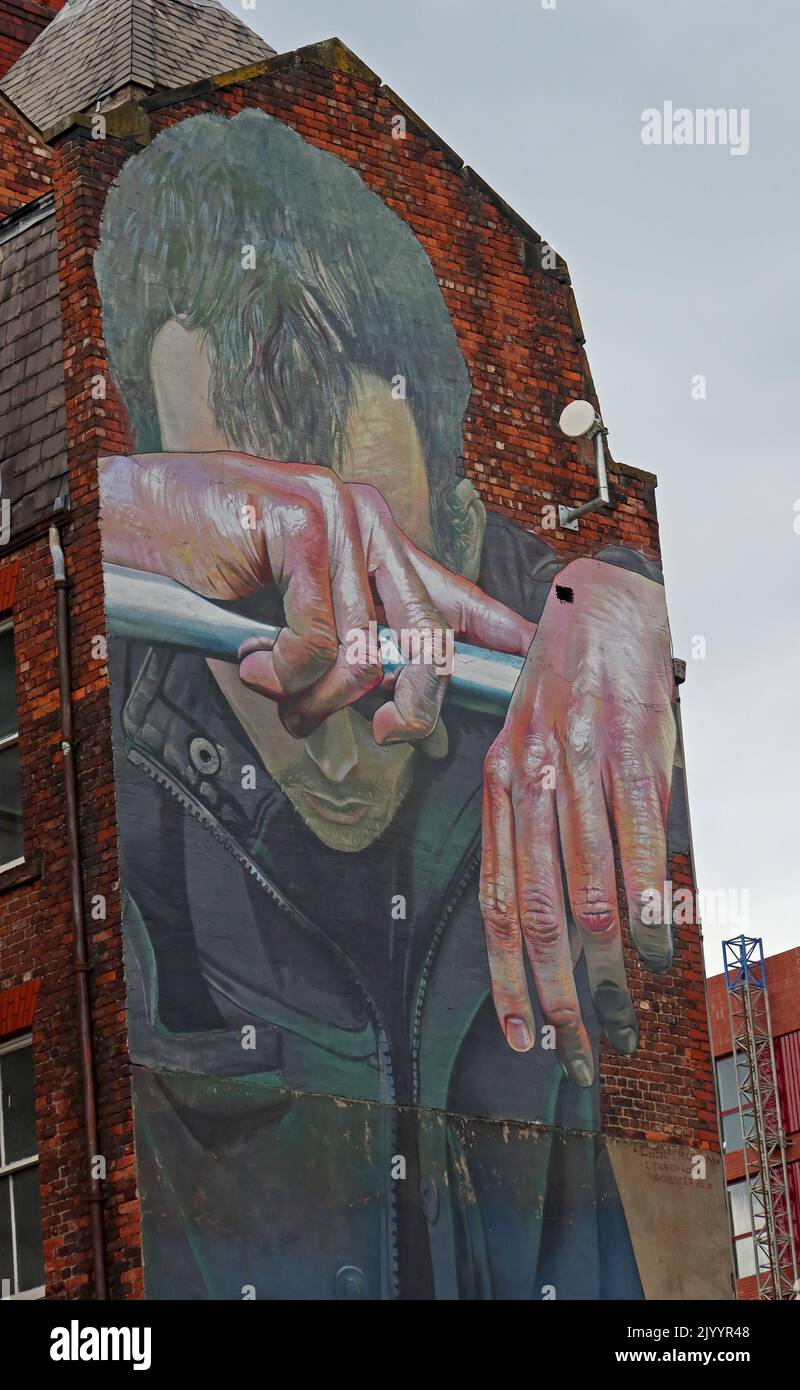 Widewalls-Projekt - Behinderung, Menschenwürde ist unverletzlich - Case Ma'Claim, deutscher Graffiti-Künstler, im Manchester Cities of Hope Festival Stockfoto