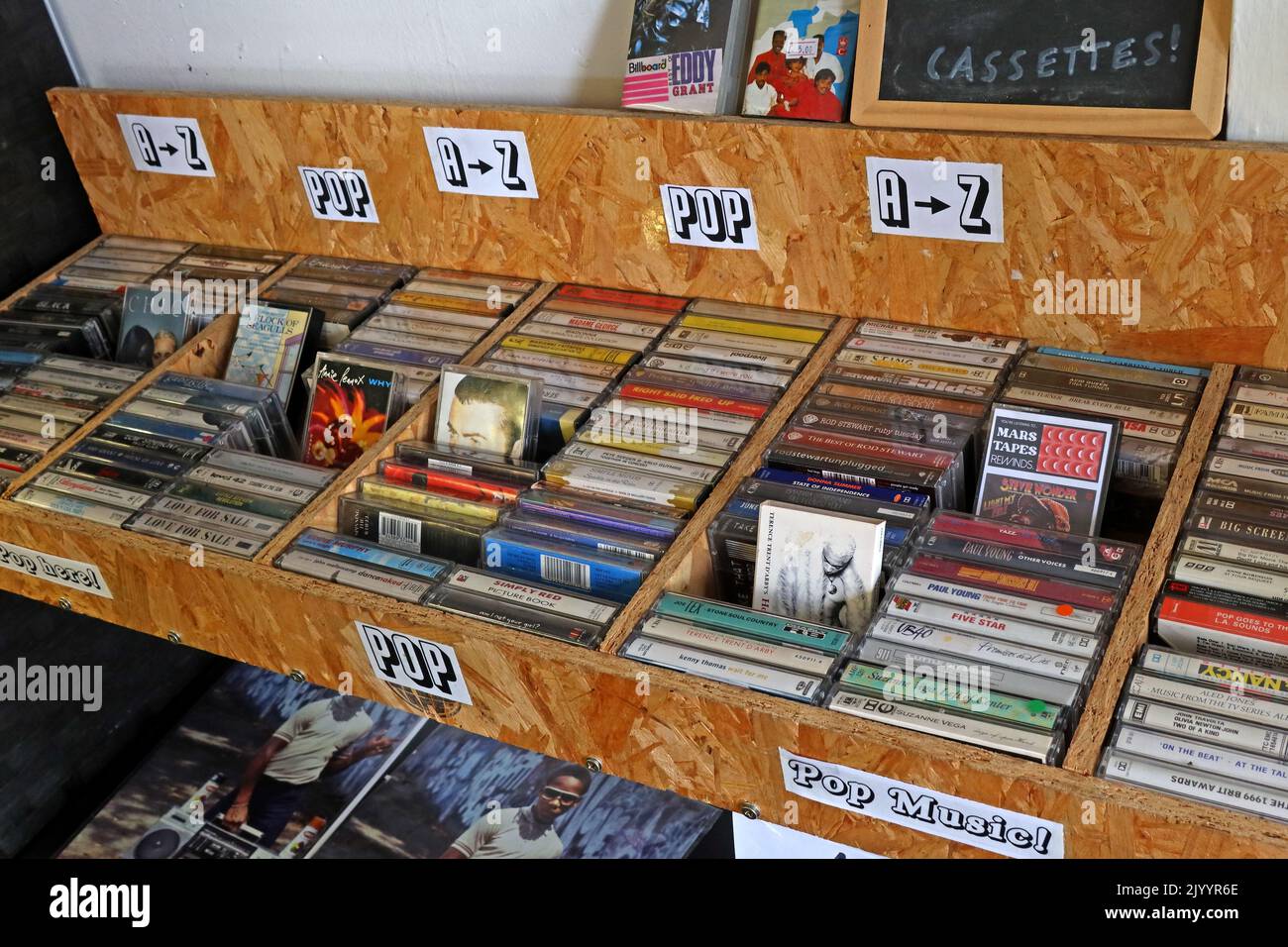 Gebrauchte Kompaktkassetten zum Verkauf, Musikalben, in einem Einzelhandelsgeschäft, Mars-Kassetten, in Afflecks Palace, NQ4, Manchester, England, Großbritannien Stockfoto