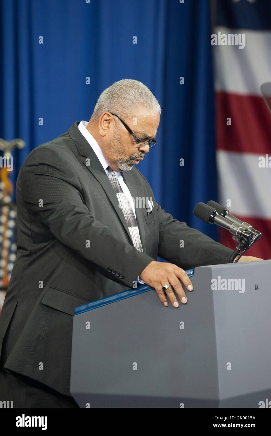 Rede von Präsident Barack Obama zur Wirtschaft im James Lee Community Center, Falls Church, Virginia. Die Rede beinhaltete die Ankündigung einer Initiative zur Refinanzierung der Unterstützung durch Eigenheimbesitzer als Teil der Bemühungen, den Wohnbausektor anzukurbeln. Stockfoto