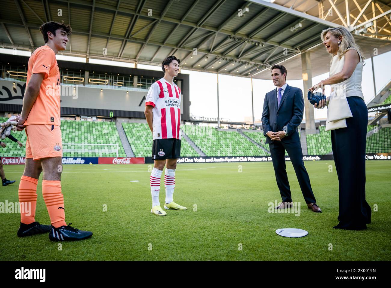 2022-09-08 19:21:18 AUSTIN - Queen Maxima wird um das Austin FC Stadion herum vom Besitzer Marius Haas, der auch Honorarkonsul in Austin ist, gezeigt. Sport spielt in Texas eine wichtige Rolle, wenn es um die Zusammenarbeit zwischen Innovationszentren geht. Die Königin ist auf einem viertägigen Arbeitsbesuch in den Vereinigten Staaten. ANP BART MAAT niederlande Out - belgien Out Stockfoto