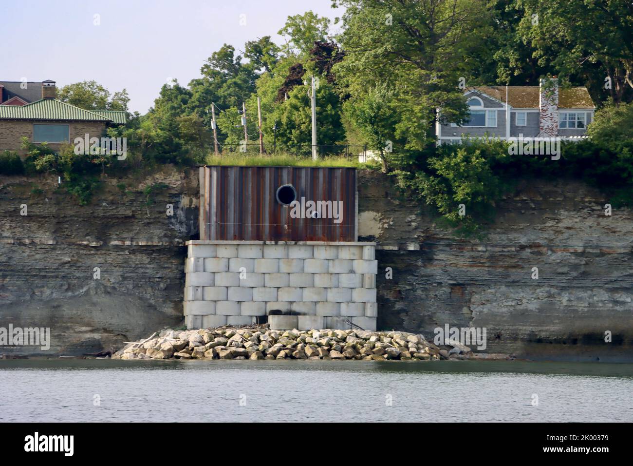 Große Häuser an der Südküste des Lake Erie in Edgewater, Cleveland. Stockfoto