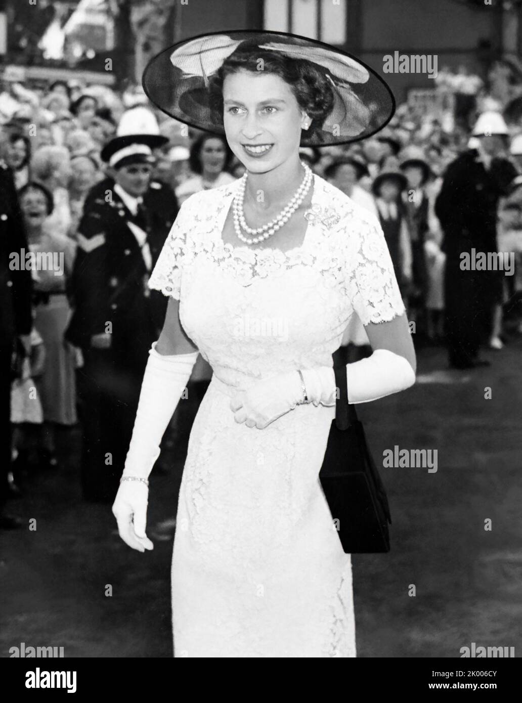 Queen Elizabeth II. Während ihrer Royal Tour of Sydney, Australien, im Februar 1954. Stockfoto