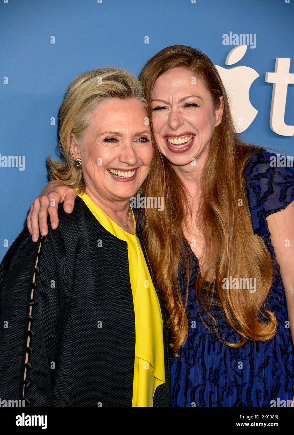 8. September 2022, New York City Hillary Clinton, Chelsea Clinton kommt zur APPLE TV Docu-Serie Premiere von GUTSY, die am Donnerstag, 8. September 2022, im Times Center Theatre in New York City stattfand. Foto von Jennifer Graylock-Alamy Stockfoto