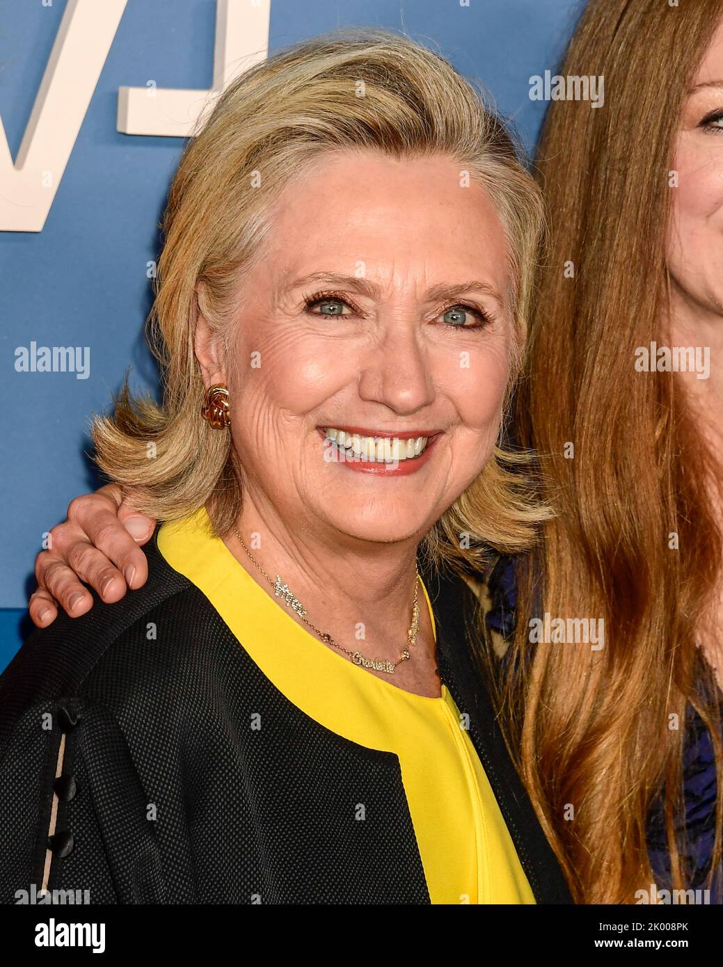 8. September 2022, New York City L-R: Hillary Clinton, Chelsea Clinton kommt zur APPLE TV Docu-Serie Premiere von GUTSY, die am Donnerstag, 8. September 2022, im Times Center Theatre in New York City stattfand. Foto von Jennifer Graylock-Alamy Stockfoto