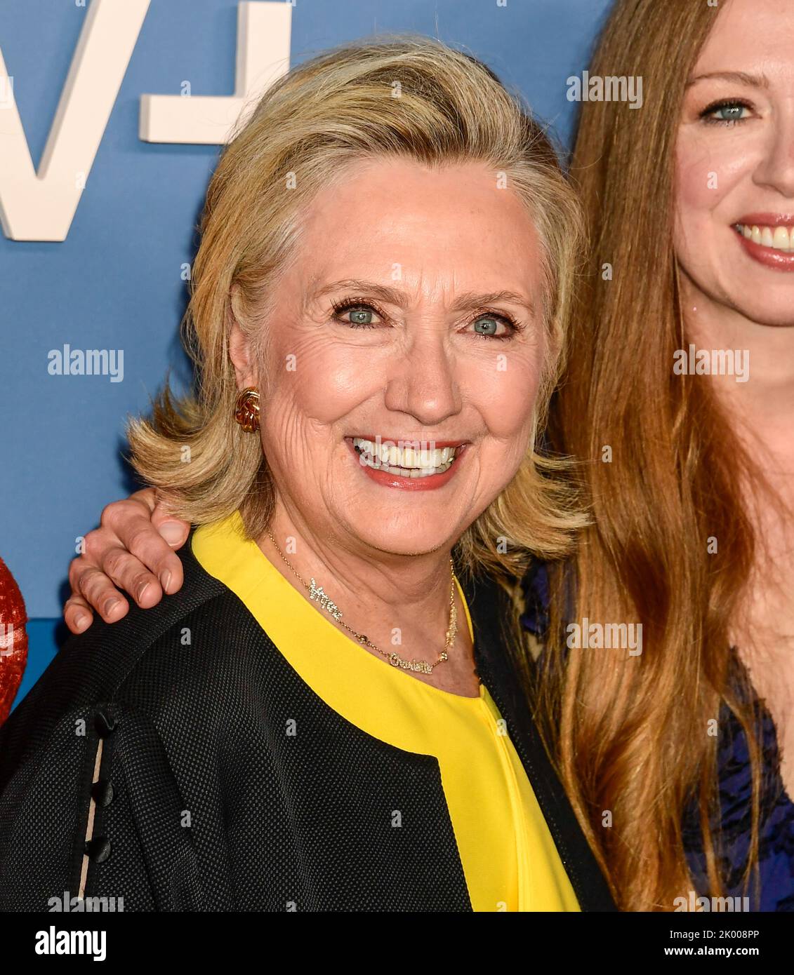 8. September 2022, New York City L-R: Hillary Clinton, Chelsea Clinton kommt zur APPLE TV Docu-Serie Premiere von GUTSY, die am Donnerstag, 8. September 2022, im Times Center Theatre in New York City stattfand. Foto von Jennifer Graylock-Alamy Stockfoto