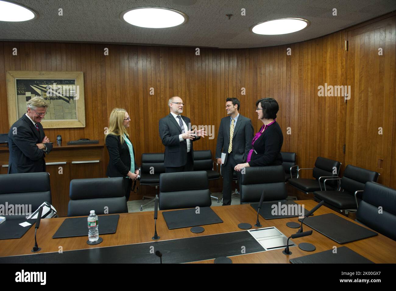 Besuch des schwedischen Ministers für öffentliche Verwaltung und Wohnungswesen, Stefan Attefall, und seiner Mitarbeiter im HUD-Hauptquartier zum Treffen mit dem Sekretär Shaun Donovan, Mitarbeiter. Stockfoto