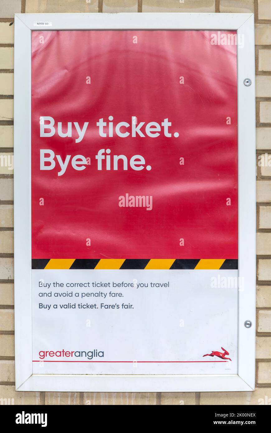 Ticket kaufen Bye Fine, gedrucktes Plakat mmessage train Abellio Greater Anglia Stockfoto