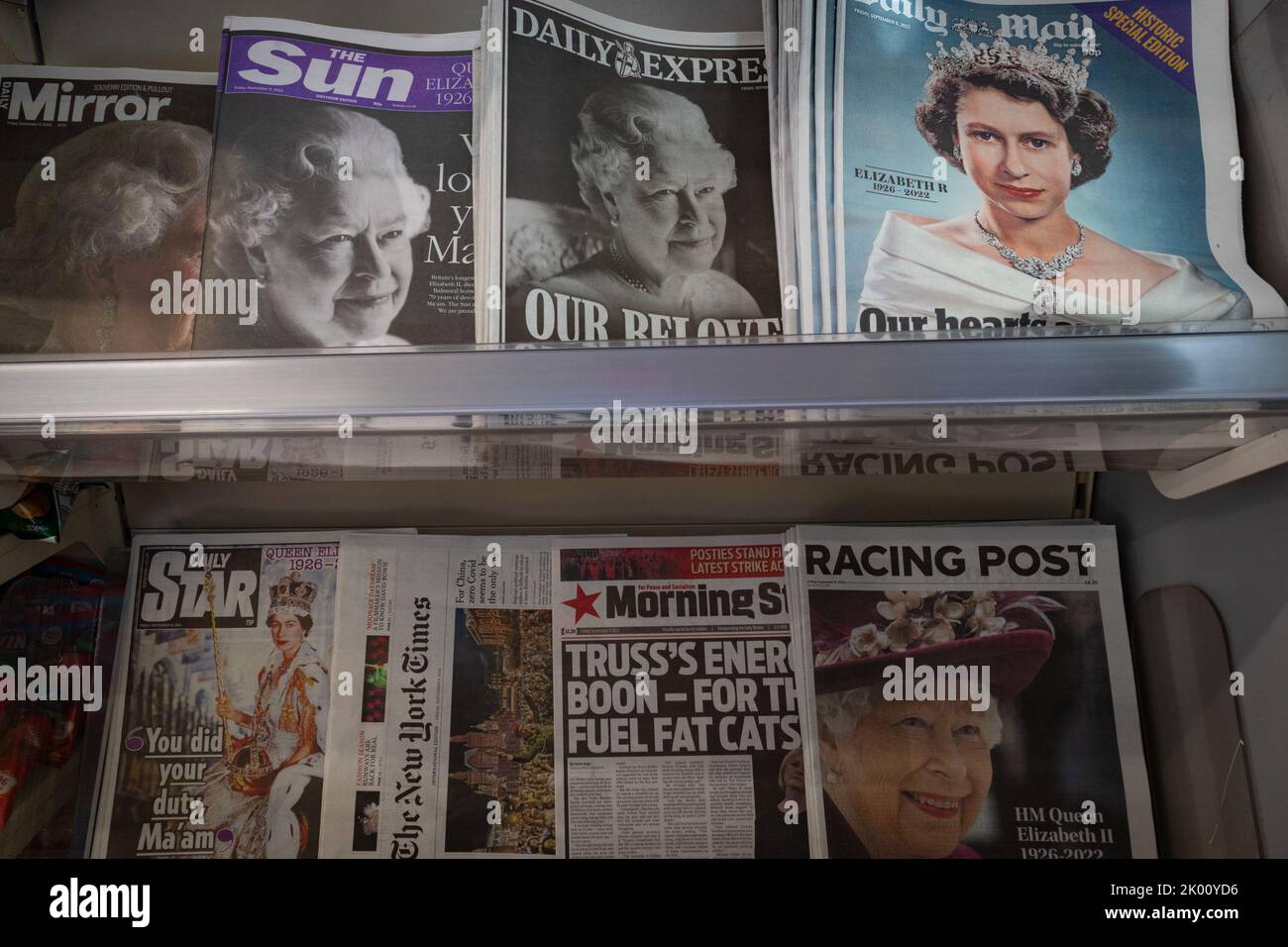 Ashford, Kent, Großbritannien. 9. September 2022. Eine Sammlung von nationalen Titelseiten der britischen Presse mit dem Tod Ihrer Majestät Königin Elizabeth II. Foto: Paul Lawrenson/Alamy Live News Stockfoto