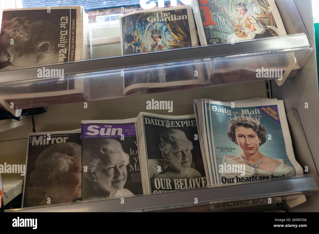 Ashford, Kent, Großbritannien. 9. September 2022. Eine Sammlung von nationalen Titelseiten der britischen Presse mit dem Tod Ihrer Majestät Königin Elizabeth II. Foto: Paul Lawrenson/Alamy Live News Stockfoto