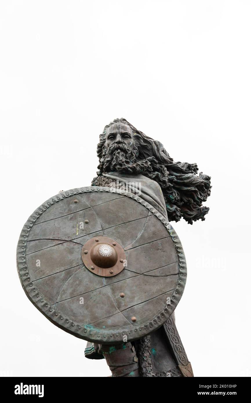 Bronzestatue von Harald Fairhair, dem ersten Wikingerkönig von Norwegen. Haugesund, Norwegen Stockfoto