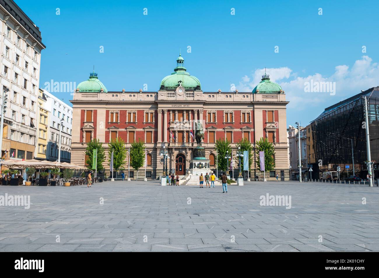 Belgrad, Serbien - 24. Juli 2022: Nationalmuseum und Platz der Republik in der Innenstadt von Belgrad in der Hauptstadt der Republik Serbien Stockfoto
