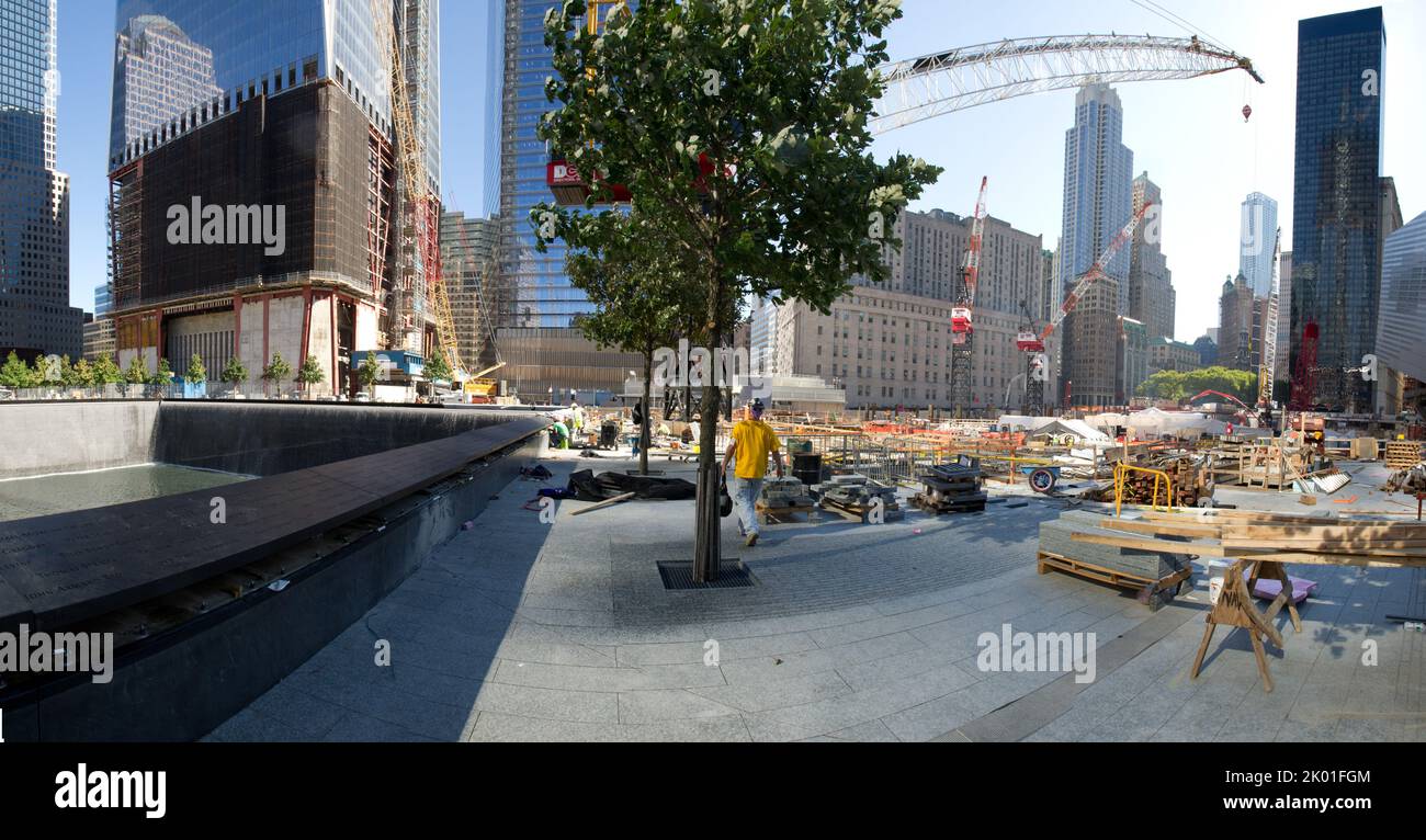 New York City, kurz vor dem 10.. Jahrestag des Terroranschlags vom 11. September 2001: Ort des Bombenanschlags auf das World Trade Center, Erinnerung an die Opfer, Umgebung und Stadtblicke. Stockfoto