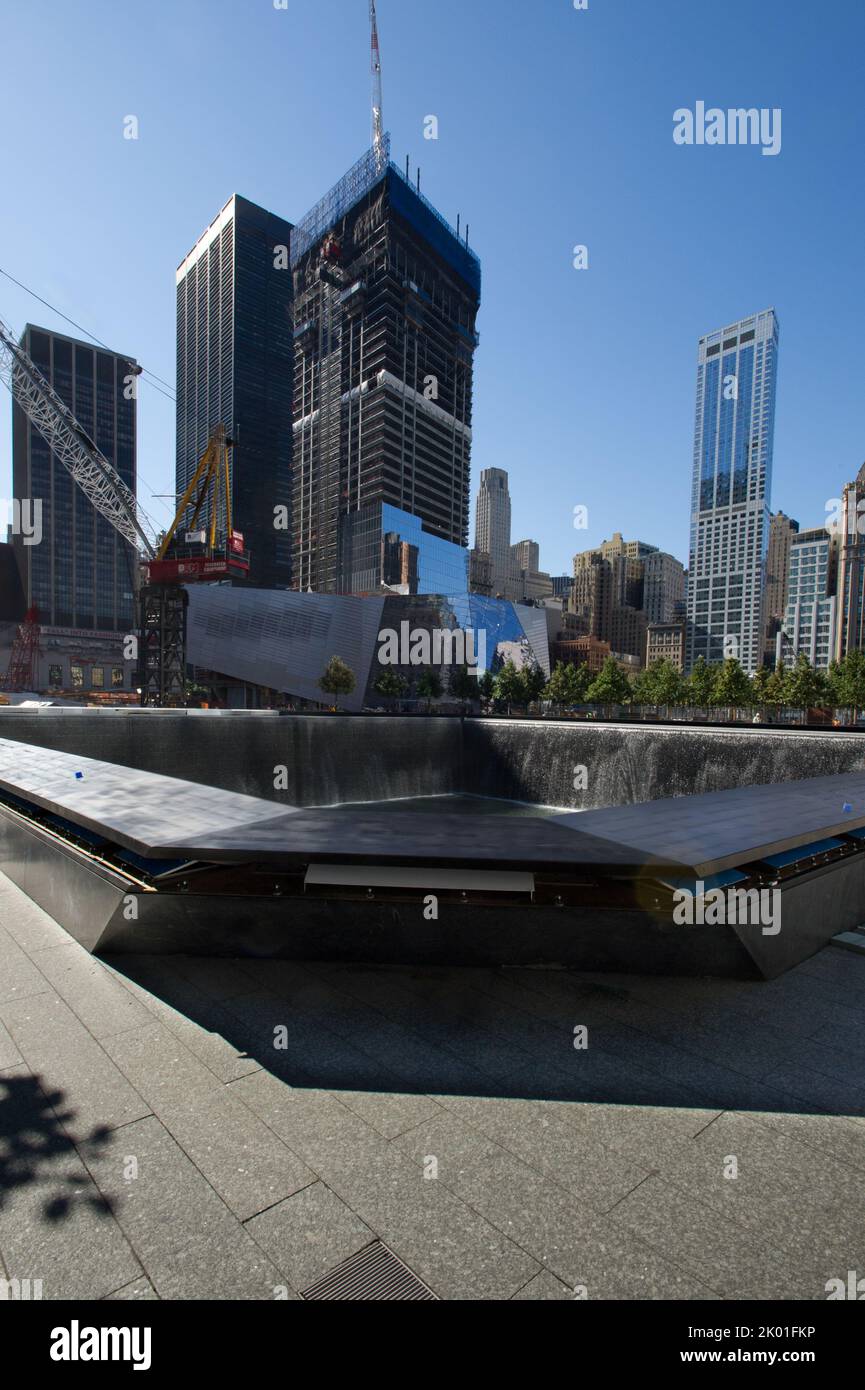 New York City, kurz vor dem 10.. Jahrestag des Terroranschlags vom 11. September 2001: Ort des Bombenanschlags auf das World Trade Center, Erinnerung an die Opfer, Umgebung und Stadtblicke. Stockfoto