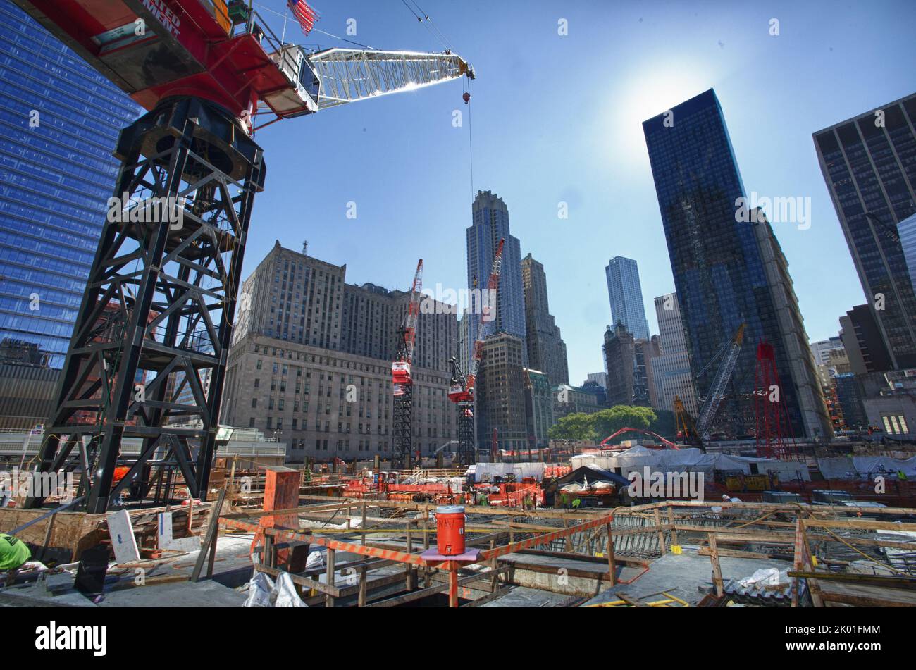 New York City, kurz vor dem 10.. Jahrestag des Terroranschlags vom 11. September 2001: Ort des Bombenanschlags auf das World Trade Center, Erinnerung an die Opfer, Umgebung und Stadtblicke. Stockfoto